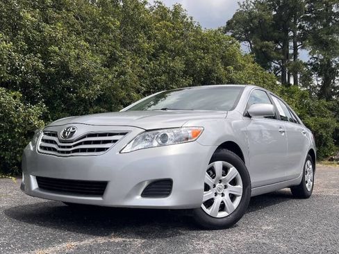 Used 2011 Toyota Camry FWD image 2