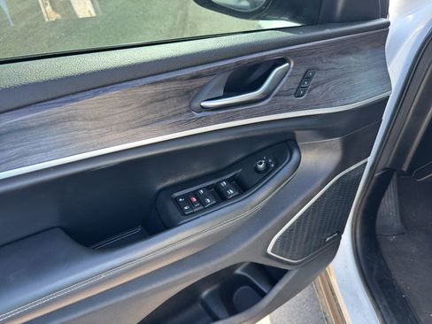 Used 2021 Jeep Grand Cherokee L Limited AWD/4WD image 11