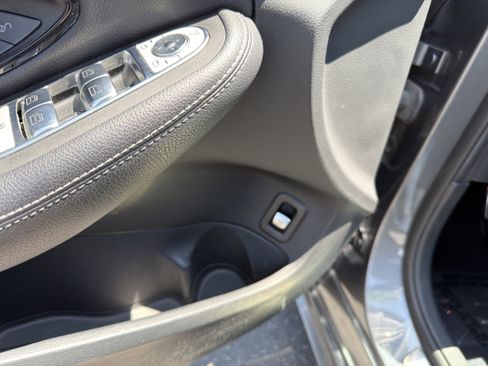 Used 2021 Mercedes-Benz C 300 Sedan image 24