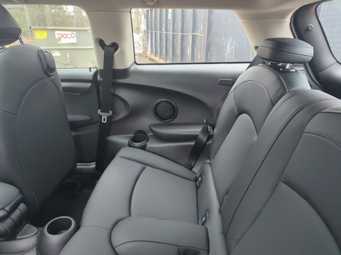 Used 2024 MINI Cooper 2-Door Hardtop image 20