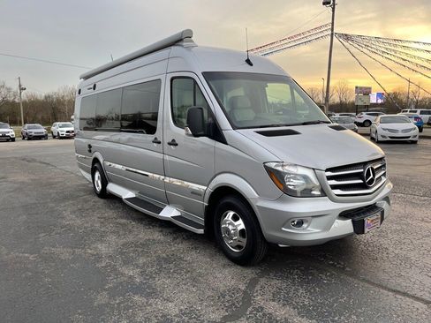 Used 2017 Mercedes-Benz Sprinter 3500 image 3
