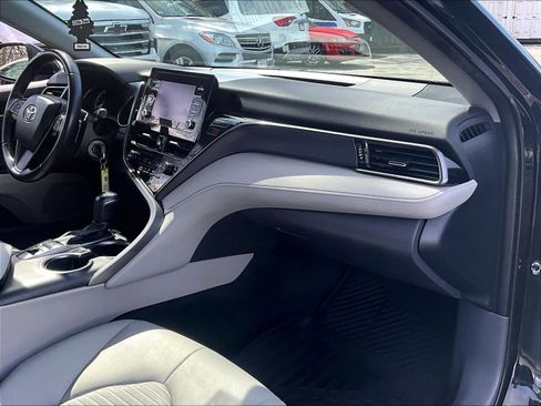 Used 2022 Toyota Camry SE image 21