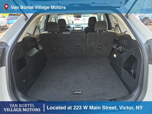 Used 2020 Ford Edge SE image 25