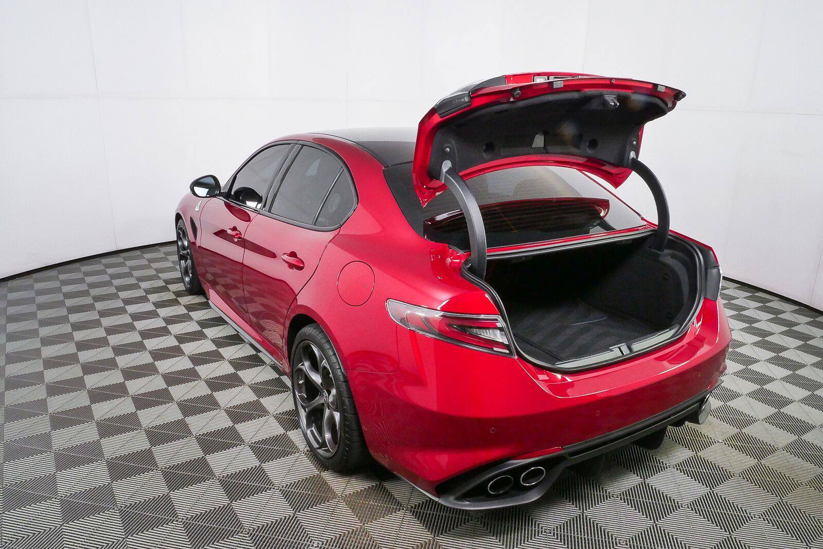 Used 2024 Alfa Romeo Giulia Quadrifoglio RWD image 26