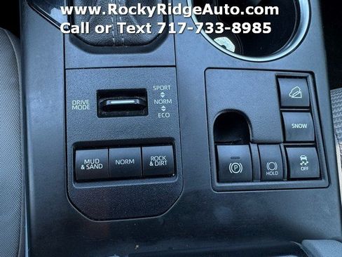 Used 2023 Toyota Highlander LE AWD/4WD image 11