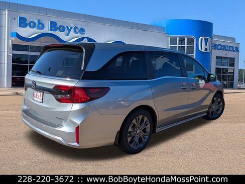New 2026 Honda Odyssey Touring image 5