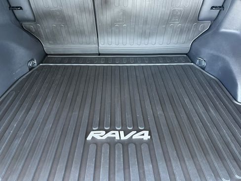 Used 2024 Toyota RAV4 XLE AWD/4WD image 16