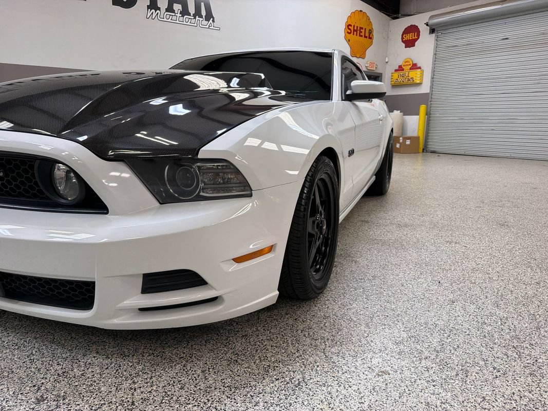 Used 2014 Ford Mustang GT RWD image 13