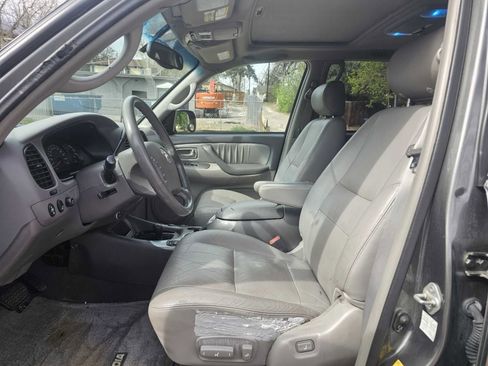 Used 2003 Toyota Sequoia Limited image 9