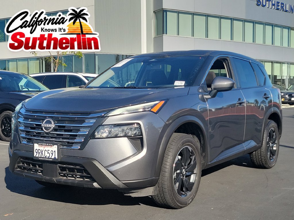 Used 2025 Nissan Rogue SV AWD/4WD image 1