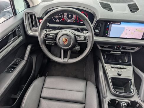 Certified 2025 Porsche Cayenne AWD/4WD image 19