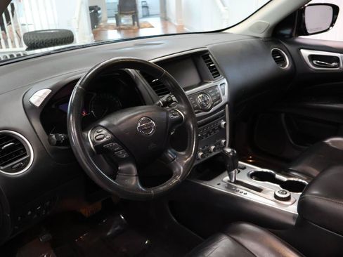 Used 2017 Nissan Pathfinder Platinum AWD/4WD image 10