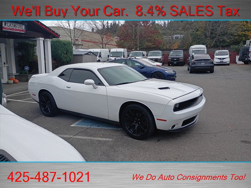 Used 2019 Dodge Challenger SXT RWD image 3