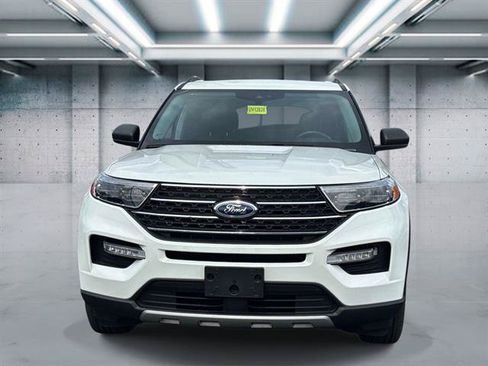 Used 2023 Ford Explorer XLT w/ Equipment Group 202A AWD/4WD image 2