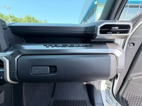Used 2025 Toyota Tacoma TRD Sport AWD/4WD image 20
