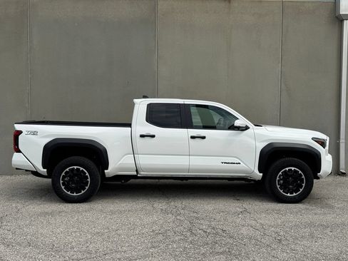 Used 2026 Toyota Tacoma TRD Off-Road w/ TRD Off Road Premium Package AWD/4WD image 3
