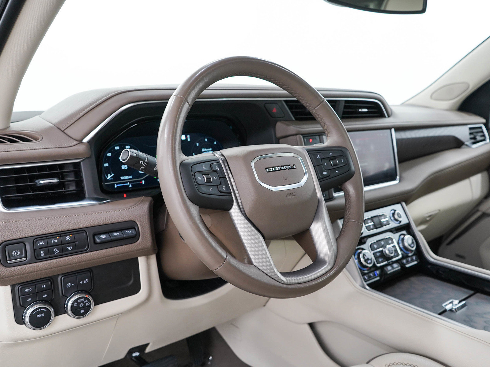 Used 2023 GMC Yukon Denali AWD/4WD image 27