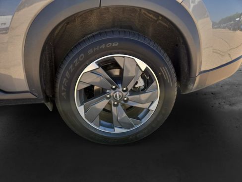 Used 2024 Nissan Rogue SV FWD image 13