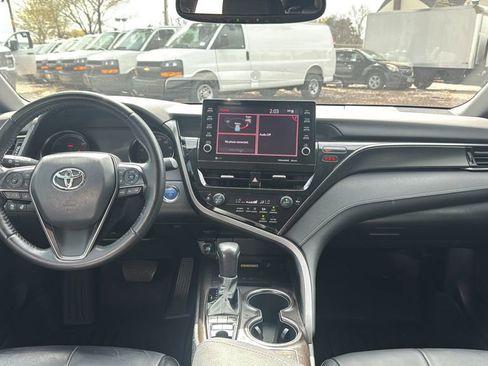 Used 2022 Toyota Camry XSE w/ Cold Weather Package image 9