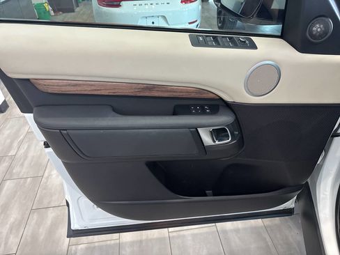 Used 2017 Land Rover Discovery HSE image 30