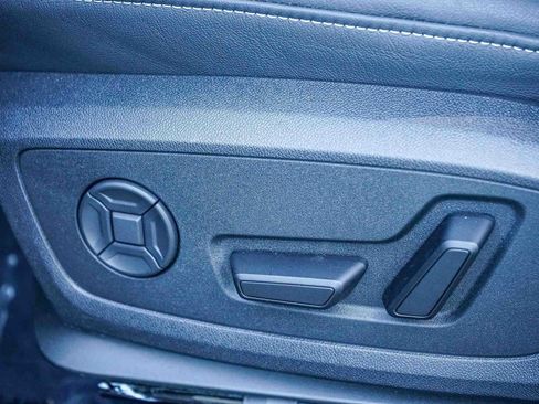 Used 2025 Audi Q4 e-tron Premium w/ Convenience Package image 20