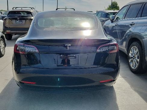 Used 2018 Tesla Model 3 RWD image 2