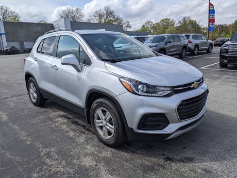 Used 2017 Chevrolet Trax LT w/ Driver Confidence Package image 3
