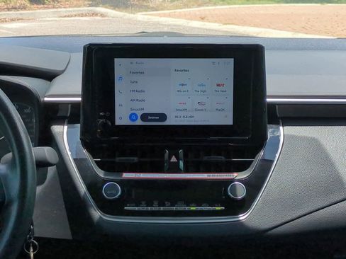 Used 2025 Toyota Corolla LE FWD image 17