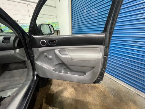 Used 2010 Toyota Tacoma 4x4 Regular Cab image 12