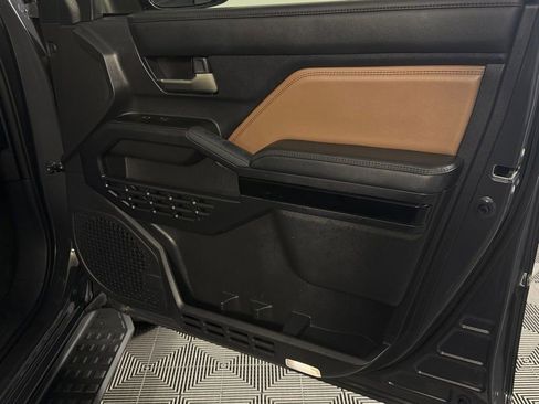 Used 2025 Toyota 4Runner Limited AWD/4WD image 28