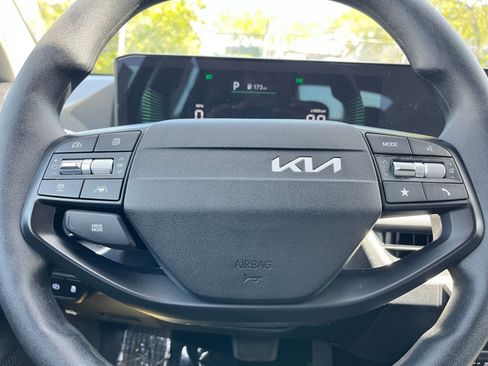 Used 2025 Kia K4 LXS image 27