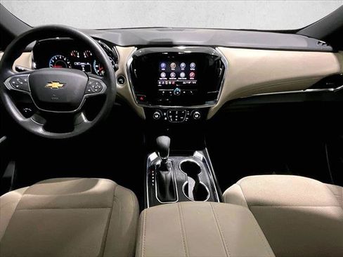 Used 2022 Chevrolet Traverse LS FWD image 16