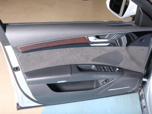 Used 2013 Audi A8 L 4.0T w/ Comfort Pkg image 30