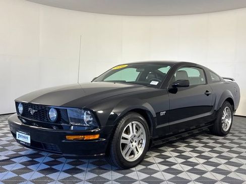 Used 2006 Ford Mustang GT Premium RWD image 2