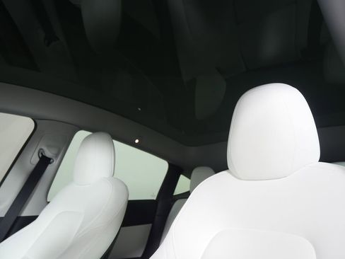 Used 2021 Tesla Model Y Long Range image 13