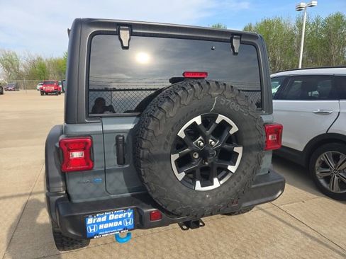 Used 2025 Jeep Wrangler Unlimited Rubicon 4xe w/ Convenience Group AWD/4WD image 8