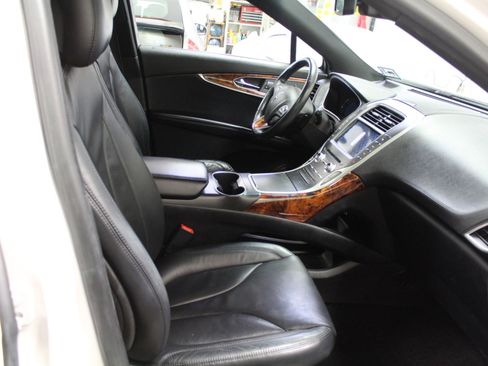 Used 2017 Lincoln MKX Reserve w/ Driver Assistance Package image 23