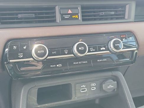 Used 2024 Honda Pilot Elite image 26