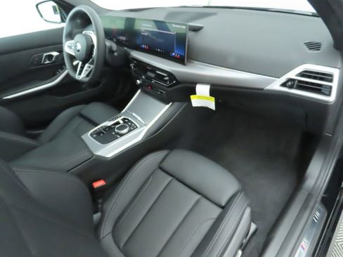 Used 2025 BMW 330i Sedan w/ M Sport Package image 19