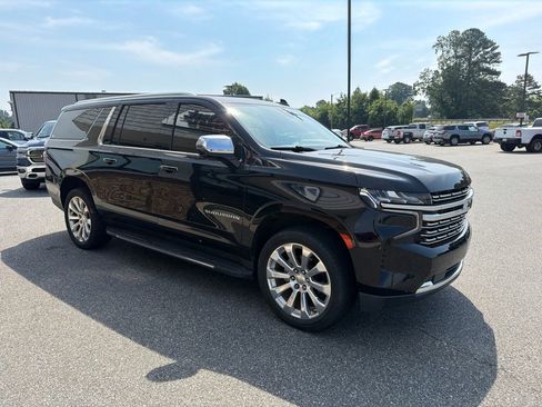 Used 2021 Chevrolet Suburban Premier w/ Premium Package AWD/4WD image 9