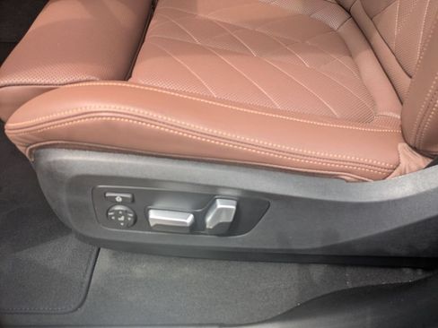 Used 2024 BMW X5 xDrive40i w/ M Sport Package AWD/4WD image 9
