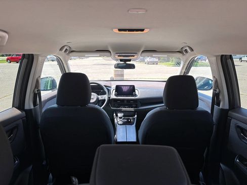 Used 2023 Nissan Rogue SV image 24