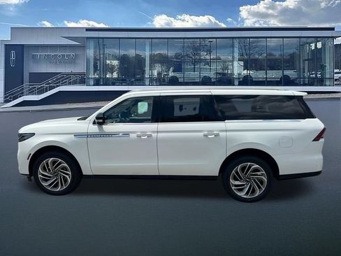 New 2027 Lincoln Navigator L Reserve AWD/4WD image 4