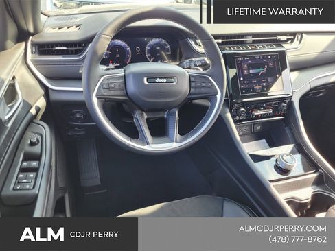 New 2025 Jeep Grand Cherokee L Altitude image 8