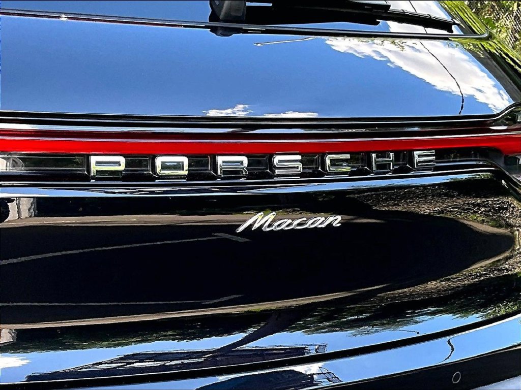 Certified 2026 Porsche Macan AWD/4WD image 13