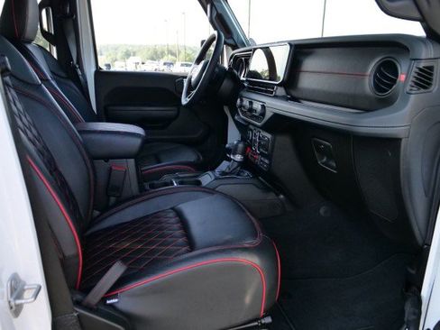 Used 2024 Jeep Gladiator Rubicon w/ Technology Group AWD/4WD image 42