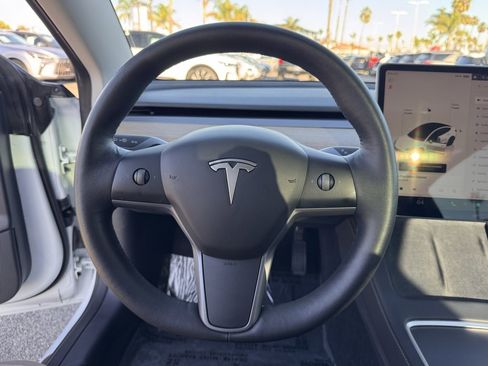 Used 2023 Tesla Model 3 Standard Range image 21