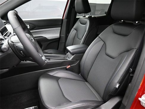 New 2026 Jeep Compass Latitude image 13