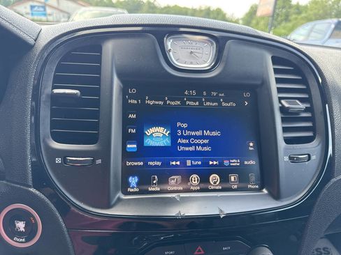 Used 2016 Chrysler 300 S image 29