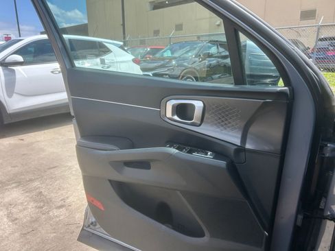 Used 2024 Kia Sorento S FWD image 18